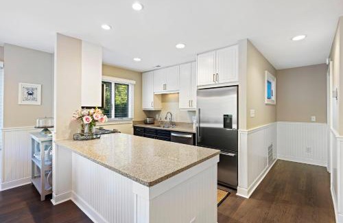 West Beach Village House | FWO1381: 1381 Fairway Oaks