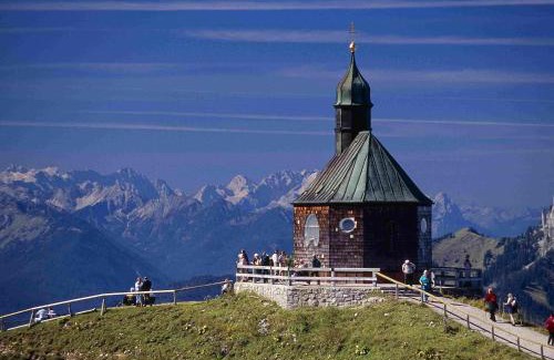 Rottach-Egern Hotel | Gästehaus Pfatischer Hotel Fewo