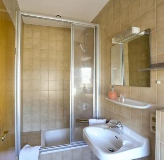 Igel Hotel | Gästehaus Rebstock