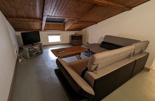 Isches House | Gîte Authentique à Isches avec Cheminée, Terrain Clos, Proche Thermes et Activités Culturelles - FR-1-589-116
