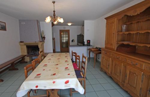 Isches House | Gîte Authentique à Isches avec Cheminée, Terrain Clos, Proche Thermes et Activités Culturelles - FR-1-589-116