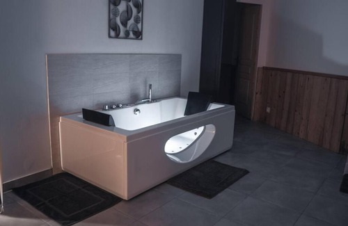 Flayosc Apartment | Gîte Cocooning avec balnéo et piscine privatives