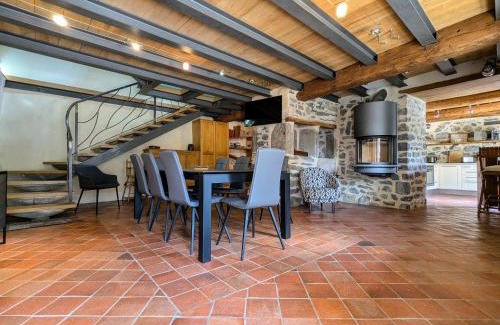 Rosieres House | Gîte d'exception avec spa, jardin paysagé et équipements haut de gamme à Blanlhac - FR-1-582-201