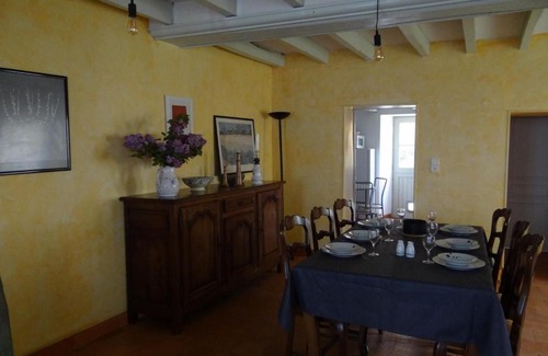 Asnieres sur Vegre House | Gîte de Charme au Cœur d'une Petite Cité de Caractère près d'une Rivière et Monuments Historiques - FR-1-410-237