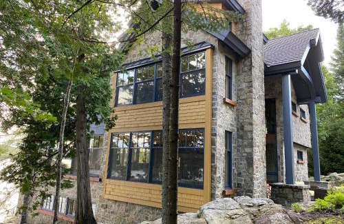 Sainte-Marguerite-du-Lac-Masson Bed & Breakfast | Gîte et Atelier de L'Artiste Peintre Paysagiste Canadien Gordon Harrison