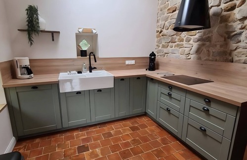 Soucelles House | Gîte 'Gîte de Caractère for 13 People' with Private Pool, Wi-Fi, and Air Conditioning