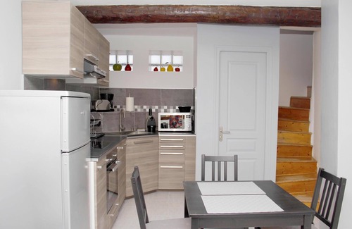 L'Isle-sur-la-Sorgue Apartment | Gîte les coquelicots for 2 to 4 people in L'Isle sur la Sorgue