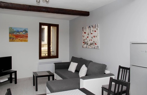 L'Isle-sur-la-Sorgue Apartment | Gîte les coquelicots for 2 to 4 people in L'Isle sur la Sorgue