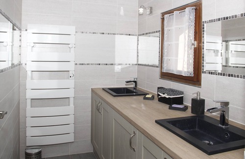 L'Isle-sur-la-Sorgue Apartment | Gîte les coquelicots for 2 to 4 people in L'Isle sur la Sorgue