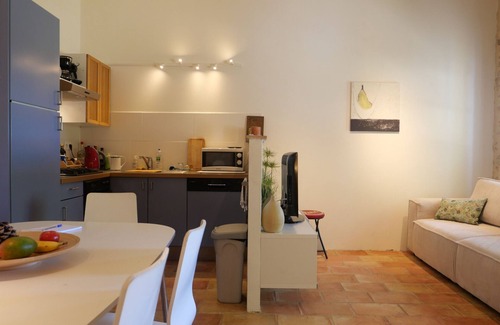 Valreas Cottage | Gîte Les Lavandes, Mas des Platanes, with heated pool