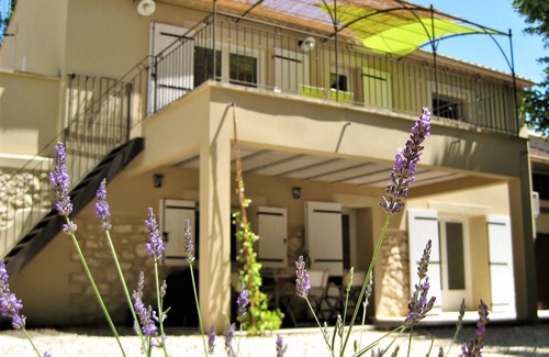 Orgon Cottage | Gîte mas la Mounine (ground floor)