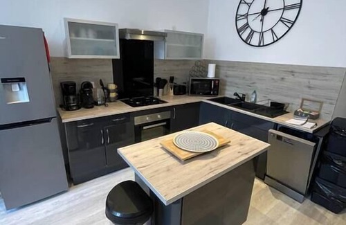 Saint-Martial-d'Albarede Apartment | Gîte Moderne de Deux Chambres