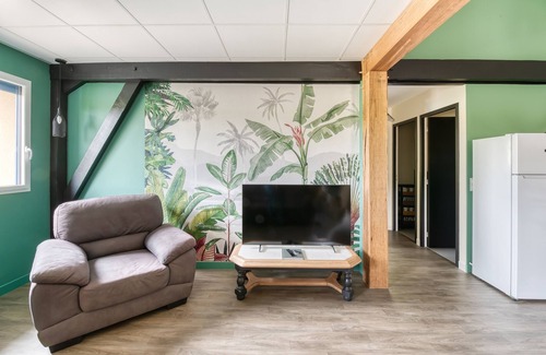 Montreuil-Bellay Apartment | Gîte Ruelle aux Vaches - Appt avec piscine partagée