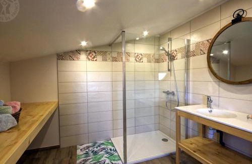 Panissieres House | Gîte spacieux à la campagne avec internet en fibre et terrasse - FR-1-496-215