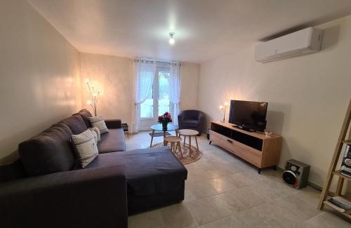 Lye House | Gîte spacieux près du zoo de Beauval avec cour privative, terrasse, et équipements complets - FR-1-591-371