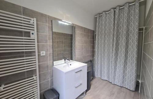 Lye House | Gîte spacieux près du zoo de Beauval avec cour privative, terrasse, et équipements complets - FR-1-591-371