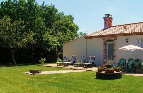 La Garnache House | Gîte traditionnel rénové avec jardin clos et Wi-Fi, 3 chambres, proche de La Garnache, Vendée. - FR-1-426-195
