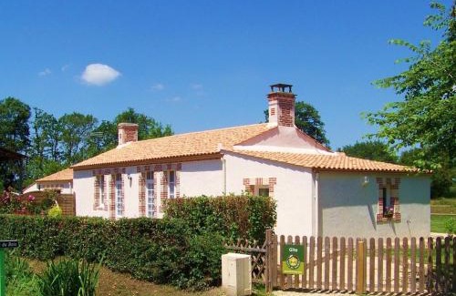 La Garnache House | Gîte traditionnel rénové avec jardin clos et Wi-Fi, 3 chambres, proche de La Garnache, Vendée. - FR-1-426-195
