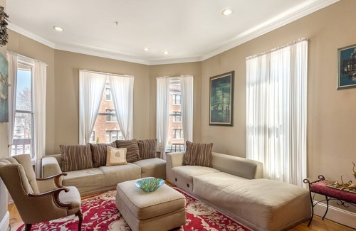 Roxbury Condo | G-1 X Lg Luxury SHG #1 right in the city of Boston near Universities & subway