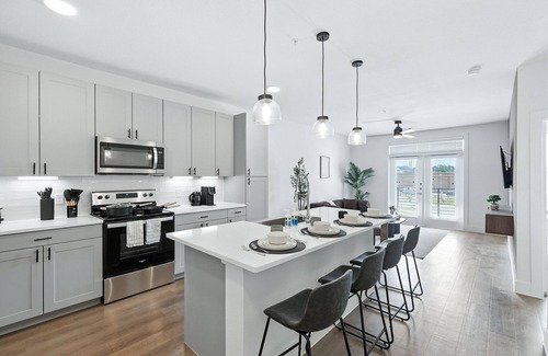 Fort Worth Condo | G101 Cozy & Stylish 1BD Near Stockyards Resort Style Amenities, Golf Sim