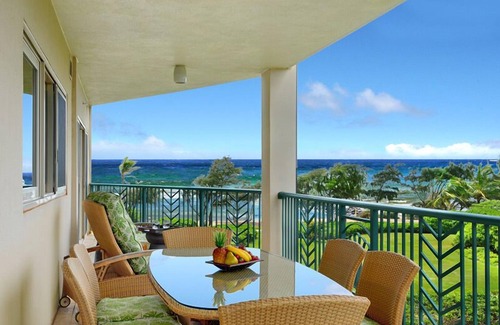 Wailua Condo | G301 - Extra Large Ocean View Corner Suite in Kapaa, Steps to Beach, AC, Pool!
