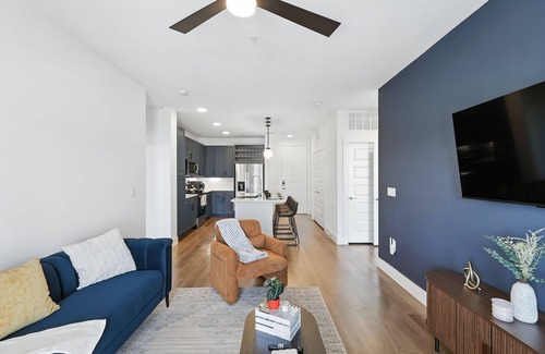 Fort Worth Condo | G43 Luxury Living DT Fort Worth 2B2B, Resort Style Amenities, Golf Sim