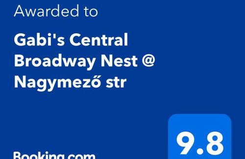 Terezvaros Apartment | Gabi's Central Broadway Nest @ Nagymező str