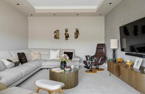 Combeinteignhead House | Gable View - Luxury Riverside Sanctuary