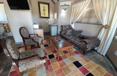 Moqhaka Cabin | Gaggle Inn Guest Lodge