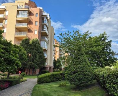 Pusztavacs Apartment | Galérius Garagent apartman