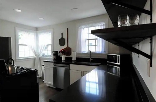 La Porte House | Galena House—Gorgeous 6 BR, 10 min to Three Oaks!