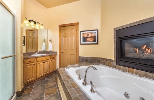 Hanover Resort | Galena, IL: Studio w/Fireplace, Jetted Tub, Resort Pool & Outdoor Activities