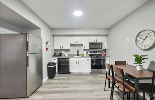 New Castle Apartment | Galloway 115 I Spacious Garden Style Retreat