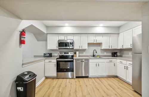 New Castle Apartment | Galloway 118 I Spacious Garden Style Retreat