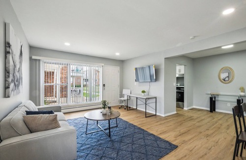 New Castle Apartment | Galloway 6 I Spacious Garden Style Retreat I Gym