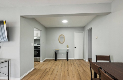 New Castle Apartment | Galloway 6 I Spacious Garden Style Retreat I Gym