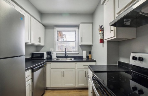 New Castle Apartment | Galloway 6 I Spacious Garden Style Retreat I Gym
