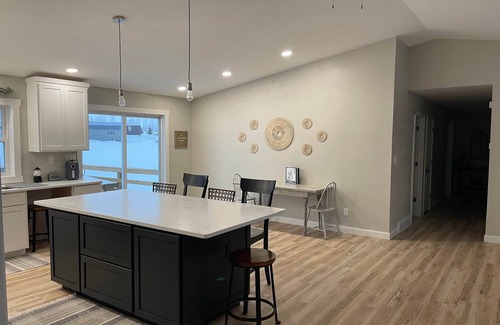 Devils Lake House | "Galloway" House 4 Bedroom 3 Bath - Ackerman Valley