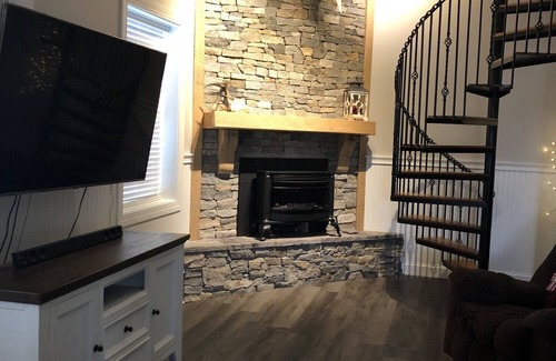Brewer House | Gambrel Home 4 bedroom 2 bath great neighborhood