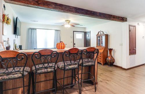 Oxford House | Game Day Getaway! Home with Yard, 4 Mi to Ole Miss