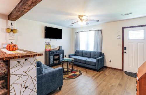 Oxford House | Game Day Getaway! Home with Yard, 4 Mi to Ole Miss