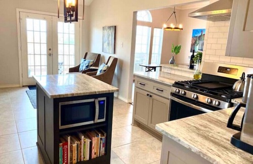 Glenhaven House | Game Day Ready- 75" TV, Pets welcome, 2 mi to TAMU