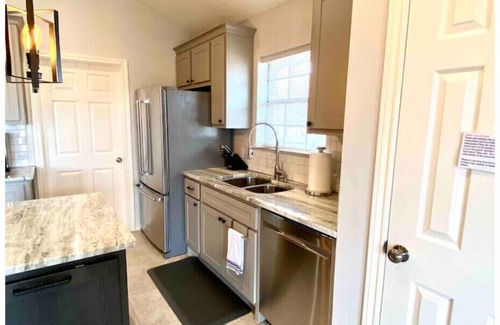 Glenhaven House | Game Day Ready- 75" TV, Pets welcome, 2 mi to TAMU
