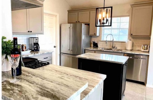 Glenhaven House | Game Day Ready- 75" TV, Pets welcome, 2 mi to TAMU