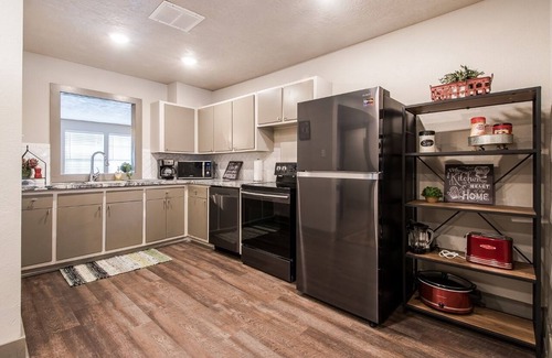College Hills Estates House | Game Day Stay with Lots of Entertaining!
