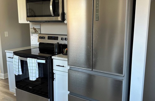 Parma House | Game On Parma with WiFi, AC and Game Room Family and Pet Friendly