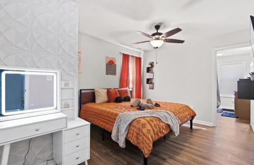 Athens House | Game Room - 2 King Beds - Perfect UGA Location!
