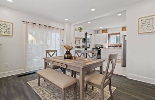 Detroit - Shoreway Apartment | Game Room! 7 Min To Downtown CLE!