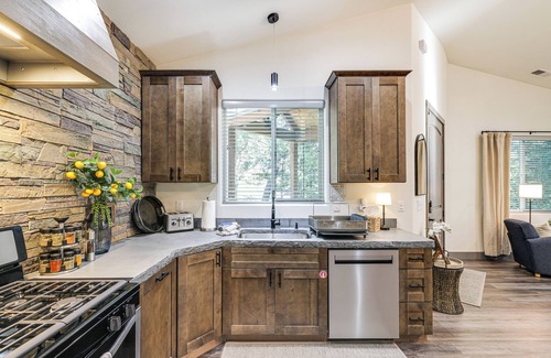 Mono Vista House | Game Room & Patio: Picturesque Home in Sonora