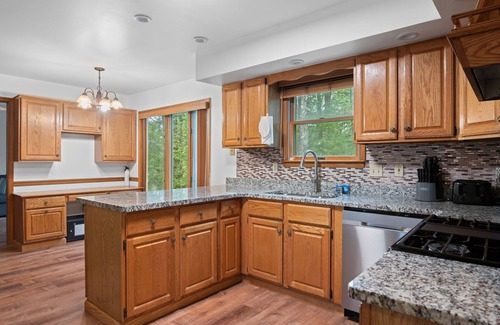 Blakeslee House | Game Room-Pool Table-Wet Bar-Fire Pit-Lake Access
